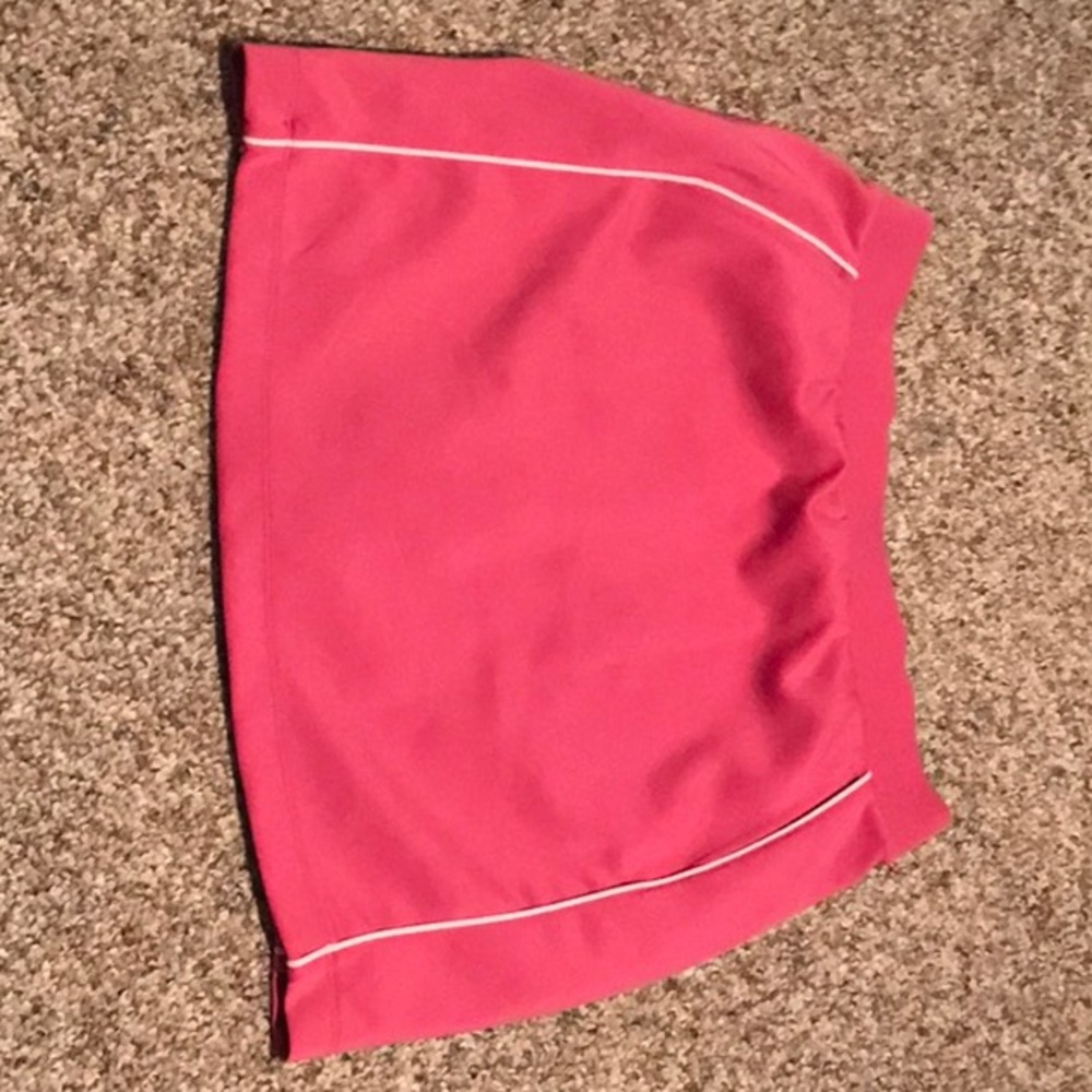 Fairway & Greene pink w/ white piping golf skort size 8